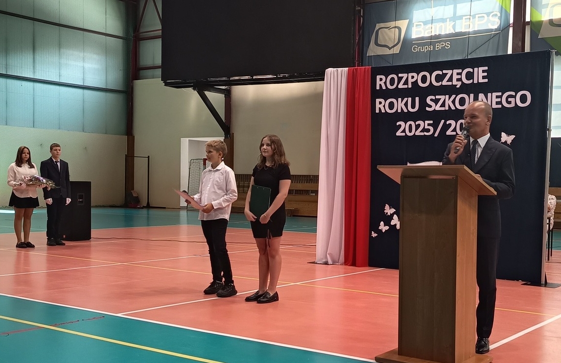 Uroczyste rozpoczęcie Roku Szkolnego 2025/2026 w Zespole Szkolno-Przedszkolnym w Muszynie.