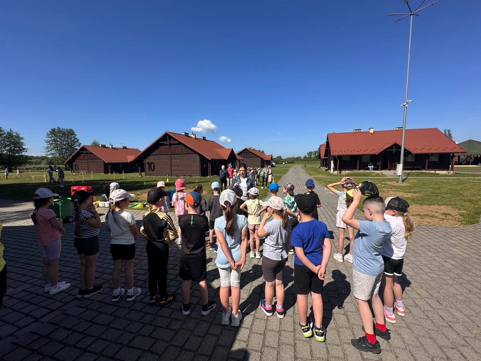 Wycieczka klas pierwszych do Centrum Aktywnego Wypoczynku „Borek” koło Bochni.