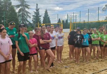 Półfinał wojewódzki w piłce siatkowej plażowej dziewcząt klas szóstych U-13.